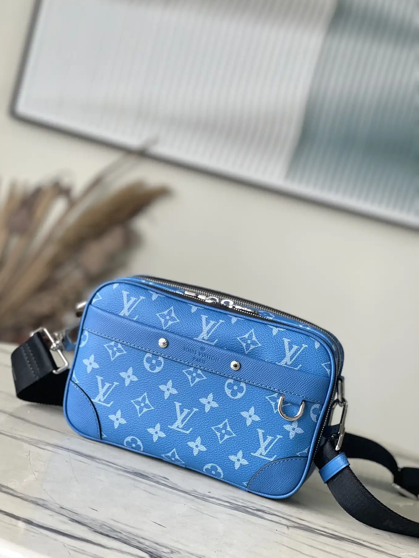 VUITTON LOUIS Alpha-24*16*8 cm Nano 0413